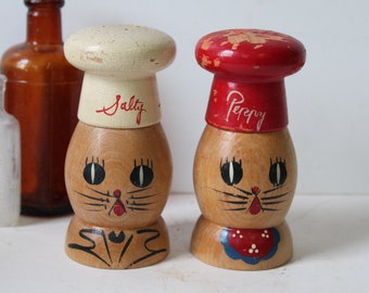 Vintage SALT & PEPPER shakers Wood cats folk art farmhouse Retro kitchen spices Deco set