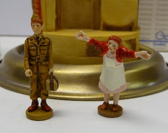 Vintage Goebel Olszewski THE HOMECOMING Rockwell Mother Son military Soldier w/ Display House glass dome Miniature figures