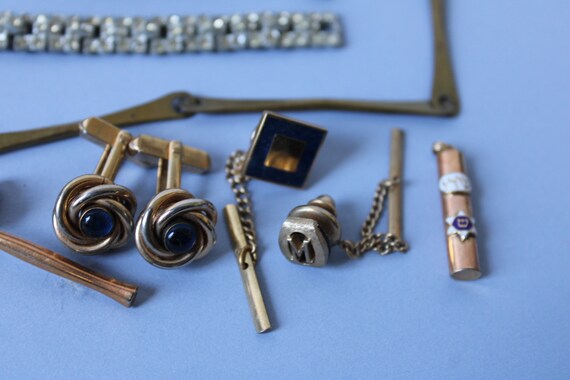 Vintage lot Jewelry Necklace Bracelets Brooch Pin… - image 5
