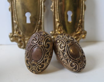 Set 2 vintage brass Oval ornate doorknobs w/ door plates escutcheon  Restoration salvage door hardware