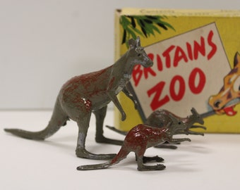 Vintage lead Zoo animals Kangaroo w/ Box Britain London England miniature toys