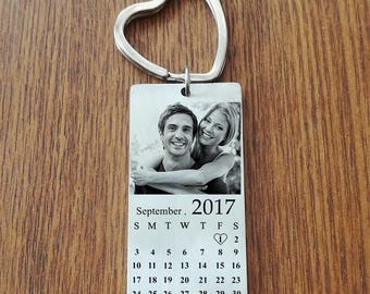 Custom Photo & Date Calendar Keychain – Stainless Steel Dog Tag Style – Personalized Gift for Him or Her – Engraved Key Ring