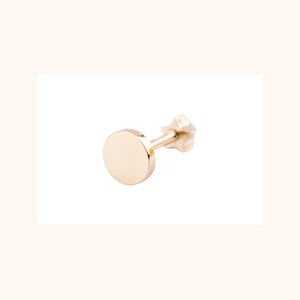 14-karatowy złoty piercing w kształcie kropki, minimalistyczny płaski sztyft, delikatny złoty kolczyk do helisy, tragusu i płatka ucha, codzienny prezent z biżuterią