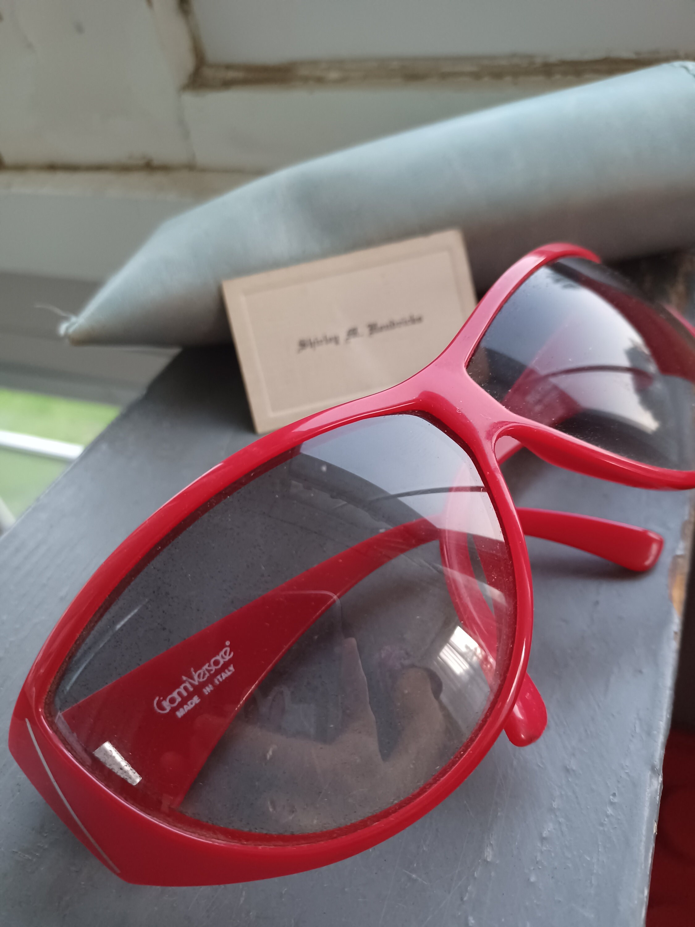 Vintage 80s red silver acrylic Gianni Versace Metrics  display picture 1