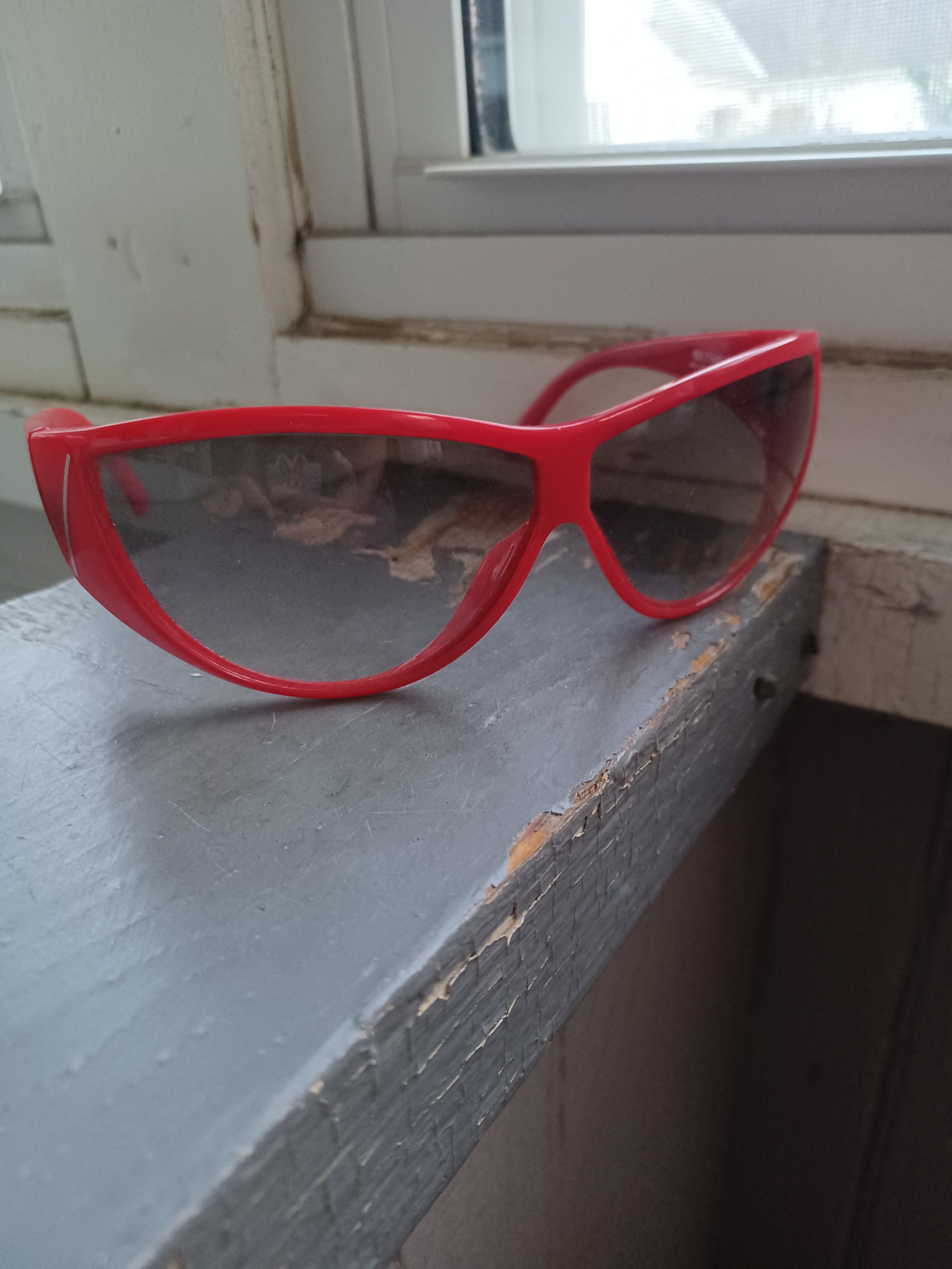 Vintage 80s red silver acrylic Gianni Versace Metrics Italian sunglasses & case Vintage 80s red silver acrylic Gianni Versace Metrics  main image 4