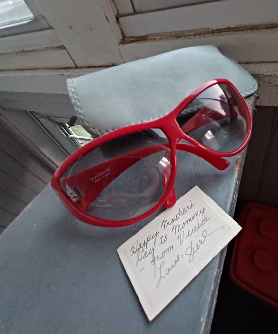 Vintage 80s red silver acrylic Gianni Versace Metrics  display picture 3