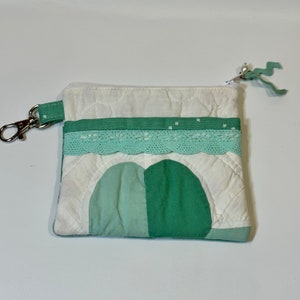 Vintage Quilt Pouch Purse / Cute Card Zipper Pouch / Key Chain Coin Purse/ Handmade ID Case / Card Case / Repurposed Quilt Pouch