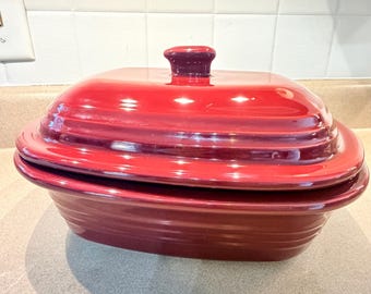 Pampered Chef Deep Covered Cranberry 3.1 Quart Stoneware Baking Dish