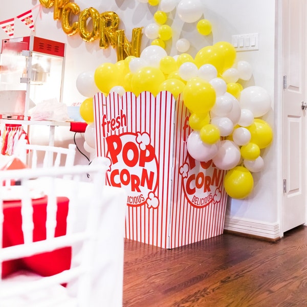 Jumbo Popcorn Carnival, Movie Night Prop 37X28X28 inches includes balloons/Academy Awards/Golden Globe