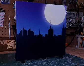 Painel de fundo "Noite Azul Escura" com estampa do horizonte da IKEA Detolf para exibição de figuras de ação.