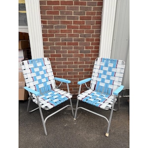 Vintage Blue & White Webbed Aluminium Rasenstühle 2er-Set mit faltbaren Rahmen zur Entspannung im Freien