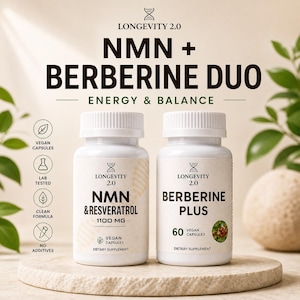 Op de afbeelding: Twee witte supplementflessen met de opschriften "NMN & Resveratrol" en "Berberine Plus" met de tekst "Longevity 2.0". De flessen staan op een beige oppervlak met groen gebladerte op de achtergrond.