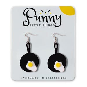 Egg Earrings // Breakfast Earrings // Funny Food Jewelry // Fried Egg Earrings // Kawaii Earrings // Brunch Earrings // Frying Pan Earrings