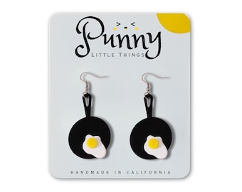 Eier Ohrringe // Frühstücks Ohrringe // Lustiges Essen Schmuck // Spiegelei Ohrringe // Kawaii Ohrringe // Brunch Ohrringe // Bratpfanne Ohrringe