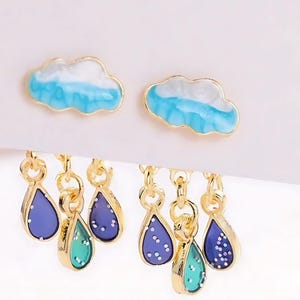 Regenwolke Ohrringe // Niedlicher Wetter Schmuck // Pastellfarbene Ästhetische Ohrringe // Kawaii Ohrstecker // Kleine Regentropfen