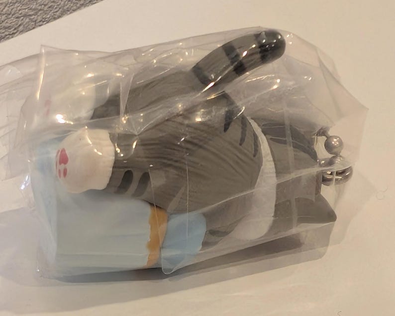 Mofusand Gashapon Figurines | Cupcake Cat Keychain | Gacha Toy Bild 4