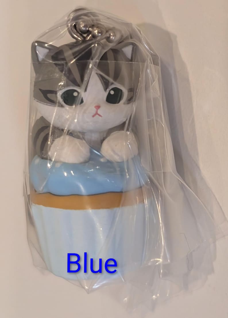 Mofusand Gashapon Figurines | Cupcake Cat Keychain | Gacha Toy Blue