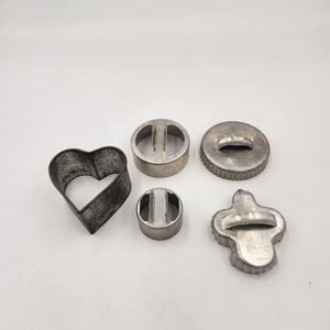 Vintage 1950&#39;s - 60&#39;s set of 5 cookie cutters - biscuit cutters - pastry cutters