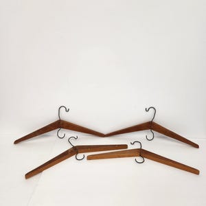 Vintage 1940&#39;s set of 4 wooden double hook coat - dress - suit hangers