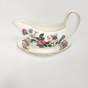 Vintage 1960&#39;s - 70&#39;s Wedgewood Carnwood Gravy Boat with Attached Undertray