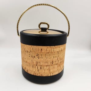 Vintage 1960&#39;s kraftware cork covered and brass trimmed ice bucket