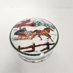 Vintage 1980&#39;s Covered Mikasa Country Sleigh China Trinket Box - Christmas Themed