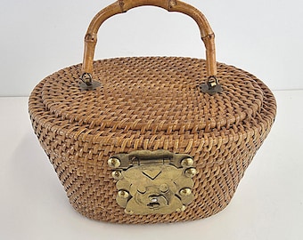 Vintage geweven portemonnee met messing beslag en handvat aan de bovenkant