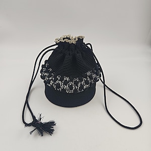 Svart vävt garn med silvertrådar och snörstängning i vintage-stil - Handväska