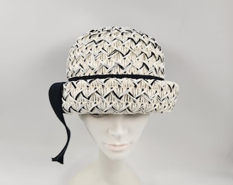 Vintage Hat Fascinator White Feathers Black Velvet 1950s - Etsy display picture 3