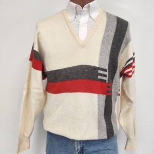 Vintage 1970&#39;s Men&#39;s Medium Lyle & Scott Lambswool Geometric Design V-Neck Sweater