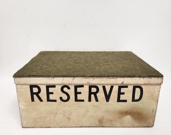 Taburete vintage de madera, pintado a mano, de los años 60 - "Reservado"