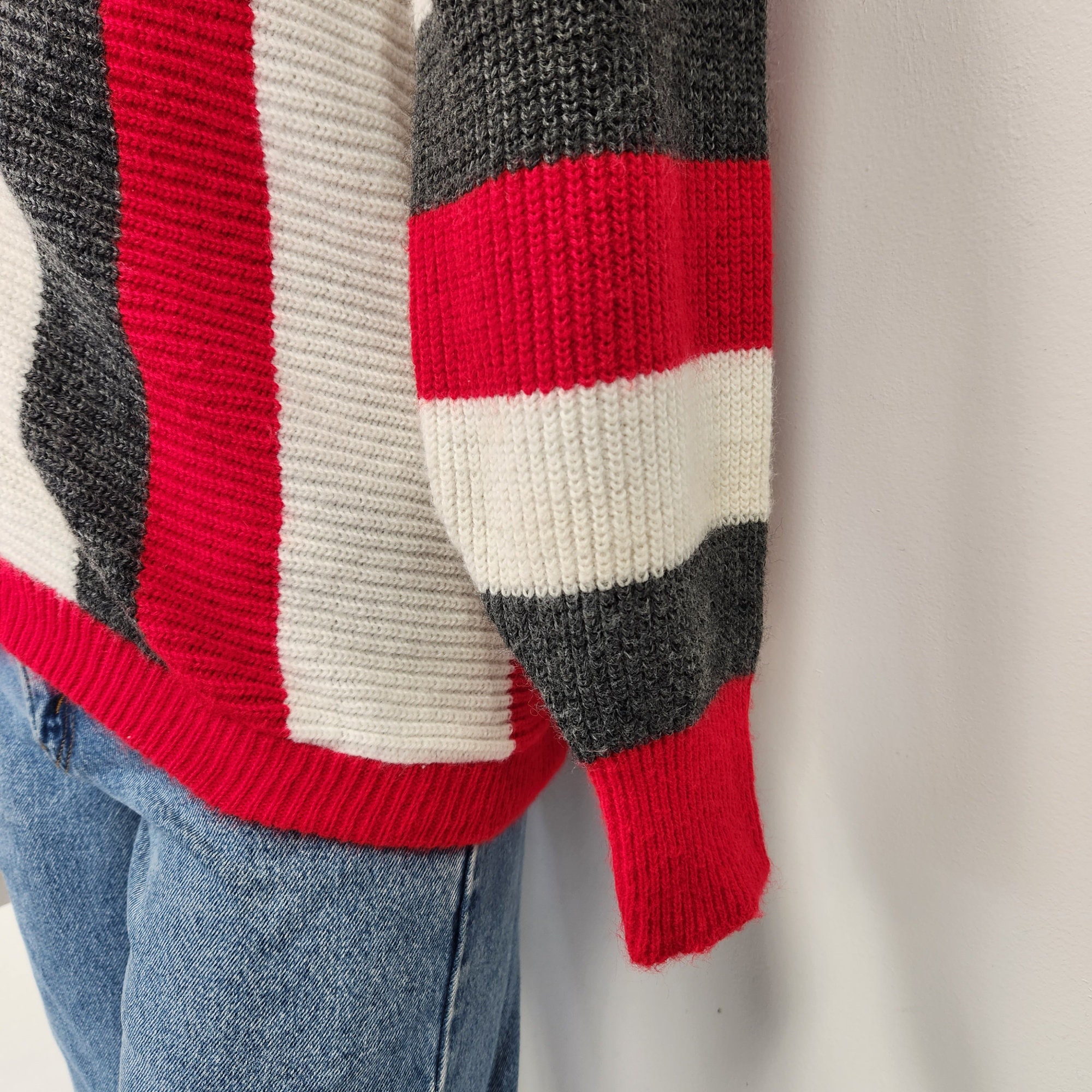 Vintage 1960's Men's - Women's 100% Virgin Orlon Acrylic Red