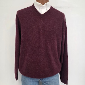 Vintage W H Belk Men's Large 100% Cashmere Burgundy V-Neck Sweater