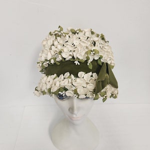 Vintage 1960's Ladies White Floral Hat with Avocado Green Ribbon