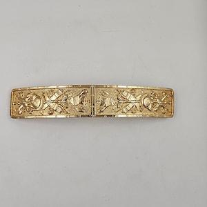 Vintage Ladies Accessocraft NYC Gold Tone Belt Buckle - Featuring Knights
