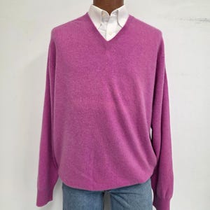 Vintage Men's X-Large Jos A Bank 100% Cashmere Pinky/Purple V-Neck Sweater