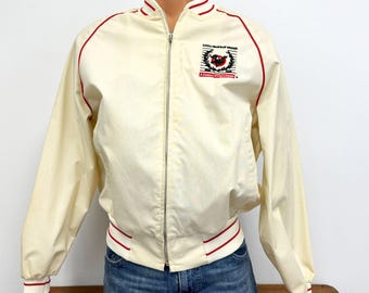 Chaqueta de alce mediana vintage King Louie de los años 80 para hombre, con cremallera en la parte delantera, color marfil con ribete rojo