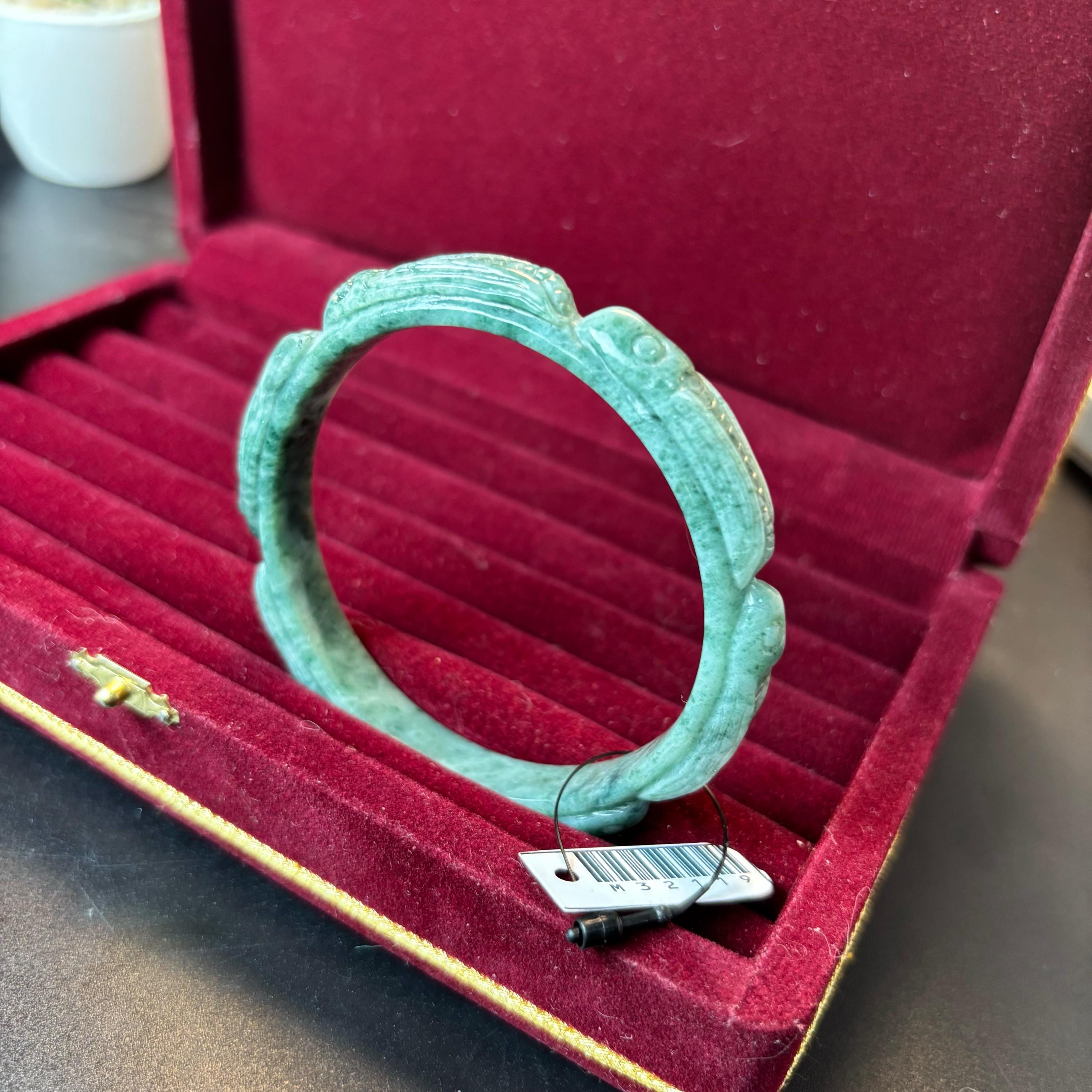 58mm ビルマ産 A型翡翠ブレスレットバングル - 精巧なカブトムシと