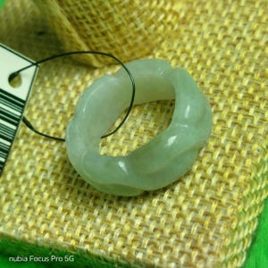Anello in giada birmana di grado A autentico 8US con motivo a vite e floreale intagliato a mano in verde chiaro traslucido / Elegante amuleto in giada