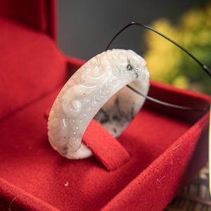Anello in giadeite birmana autentica di grado A, 6 1/2 US, intagliato a mano, motivo a vite edera, bianco-verde traslucido, gioiello di lusso con gemme di cristallo e amuleto di giada.