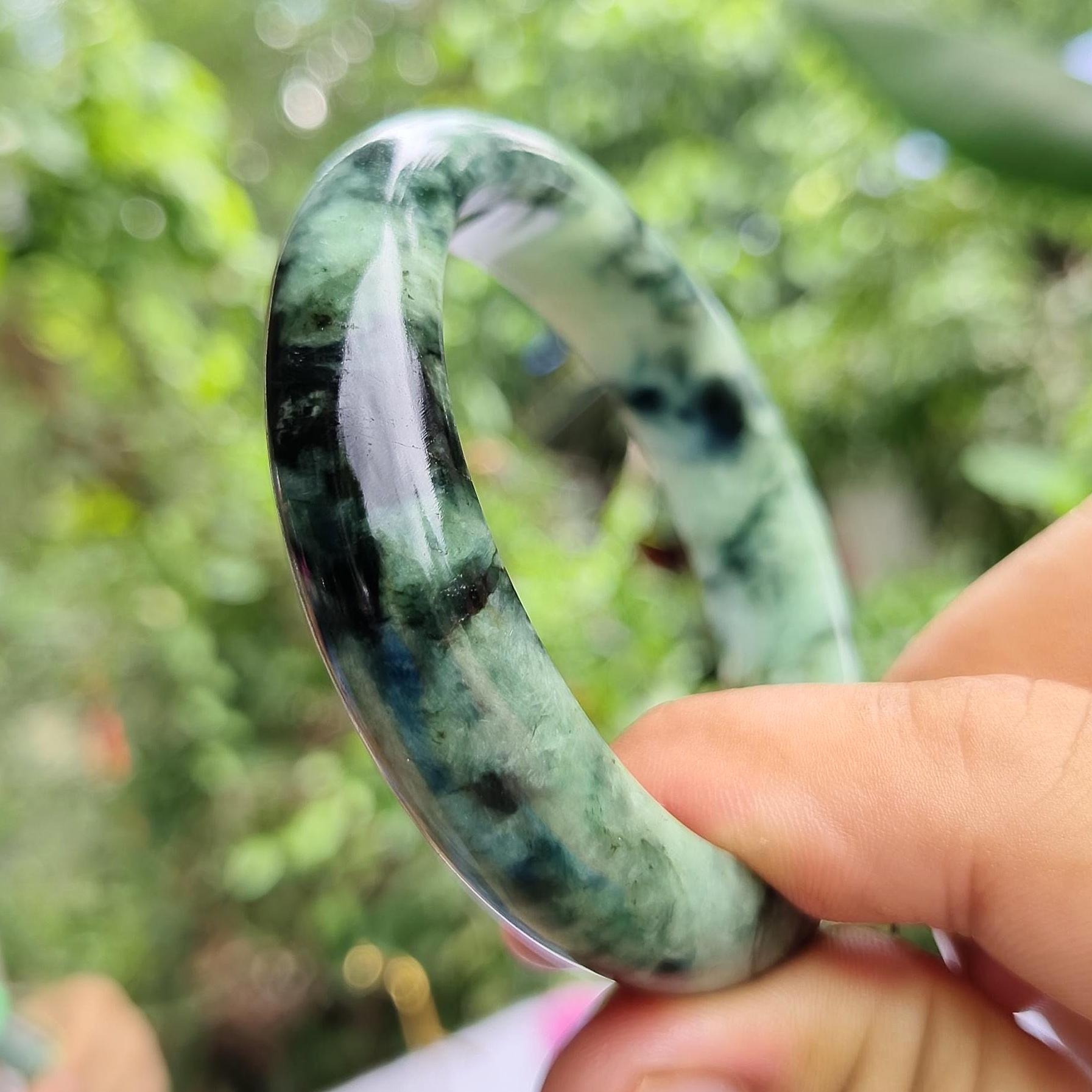 62mm 天然グレードAビルマ産翡翠バングルブレスレット – 「雪の中の苔 