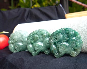 Ciondolo Pixiu in giadeite birmana naturale da 42 mm – Amuleto della ricchezza Feng Shui intagliato a mano su entrambi i lati, giada verde di grado A, ciondolo drago guardiano