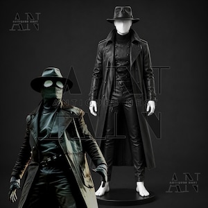 K&ouml;nnte beinhalten: Zwei schwarze Outfits auf Schaufensterpuppen, jeweils bestehend aus einem langen Trenchcoat, einem breitkrempigen Fedora-Hut und einer eng anliegenden Hose. Eine Puppe tr&auml;gt eine Gesichtsmaske mit wei&szlig;en, runden Schutzbrillengl&auml;sern.