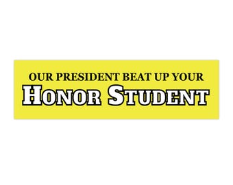 Divertida pegatina política anti-Trump "Estudiante de Honor Golpeado" - Regalo anti-Trump - Humor Liberal