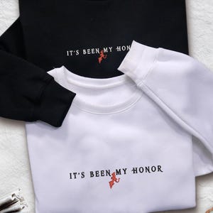 Fourth Wing Embroidered Sweatshirt, It&#39;s been my honor Shirt Custom Basgiath War College, Dragon Rider, Fantasy Reader, Bookish Shirt