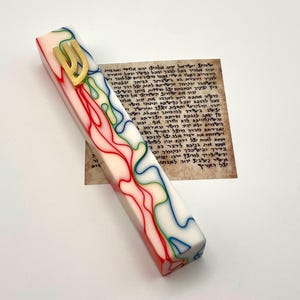 Estuche de mezuzá abstracto / Arte moderno único / 5 pulgadas / Fácil de colgar / Cinta adhesiva de doble cara para inquilinos / Estilo de espinilla personalizado