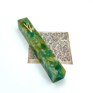 Estuche de acrílico verde para mezuzá / 5 pulgadas / Estilo de espinilla personalizado / Cinta adhesiva para inquilinos / Diseño de mármol