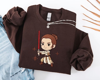 Bluza z haftem Rey, prezent Galaxy’s Edge, pasująca koszulka z motywem Disneylandu