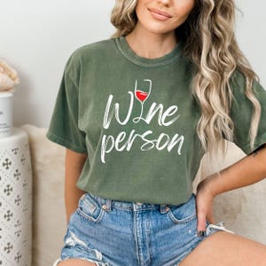 Wine Person T-Shirt – Funny Wine Lover Gift, Unisex Casual Tee, Party Shirt for Wine Fans, Comfortable Drinking Apparel