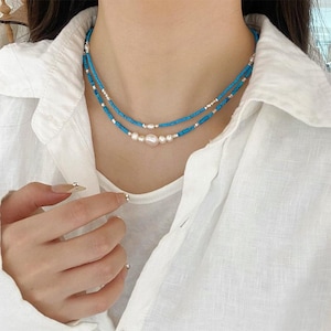 Türkis und Perlen Halskette / Naturstein und Süßwasserperlen / Boho Luxe Stacking Schmuck / Minimalistische Halskette für Frauen / Geschenk für Sie